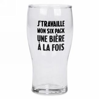Verre à bière ''J'travail mon six pack une bière à la fois''