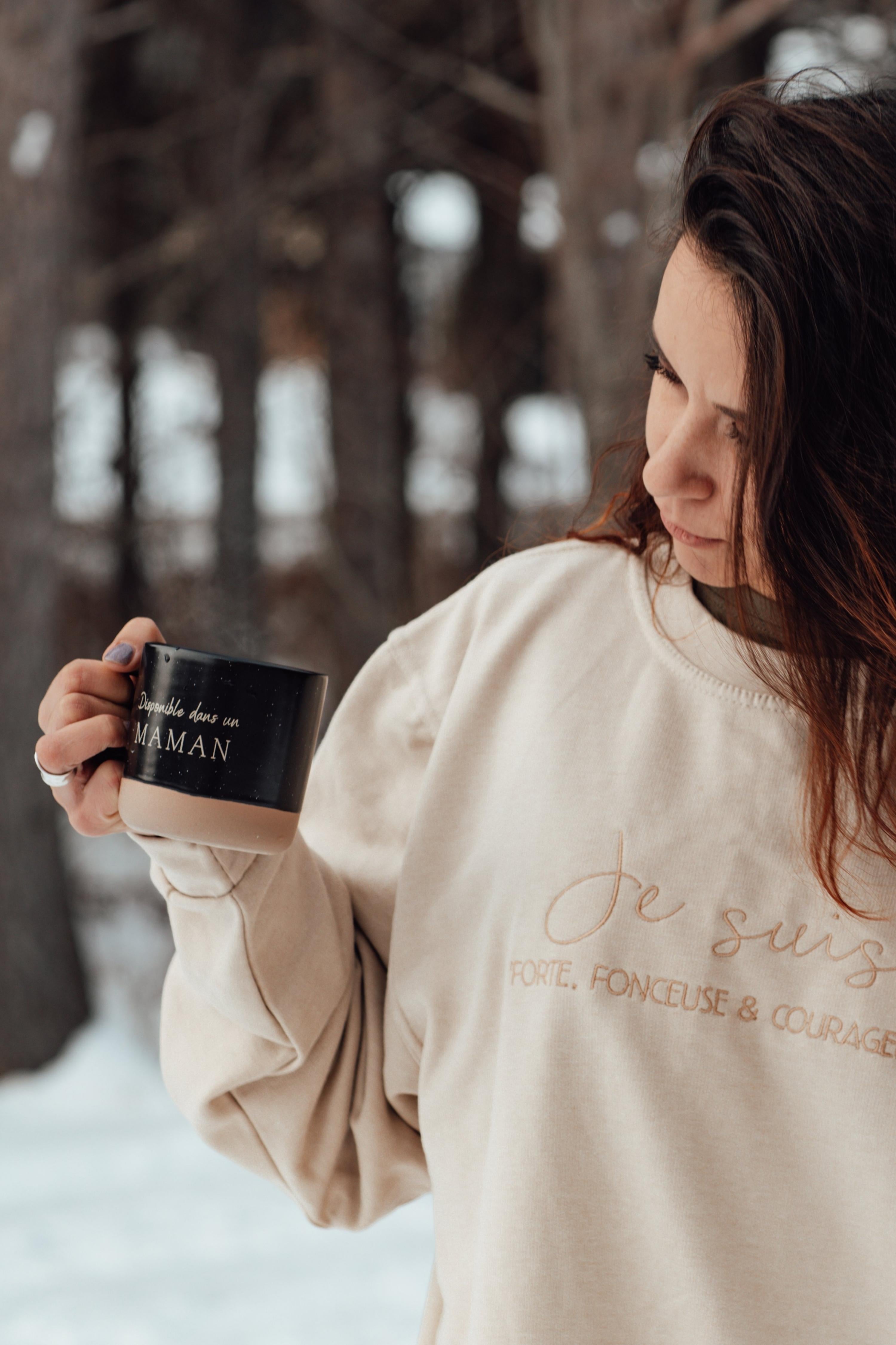 Tasse noire "Disponible dans un maman"