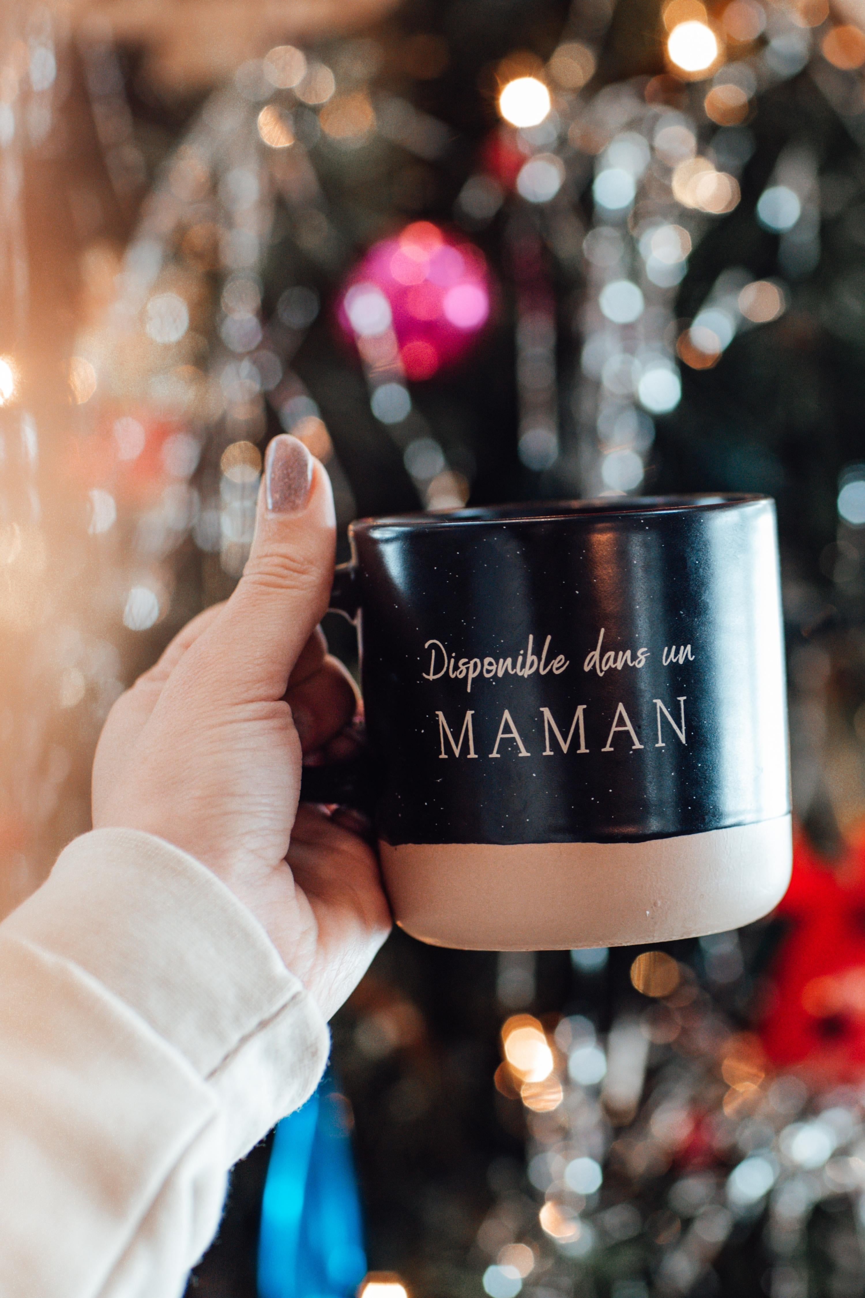 Tasse noire "Disponible dans un maman"