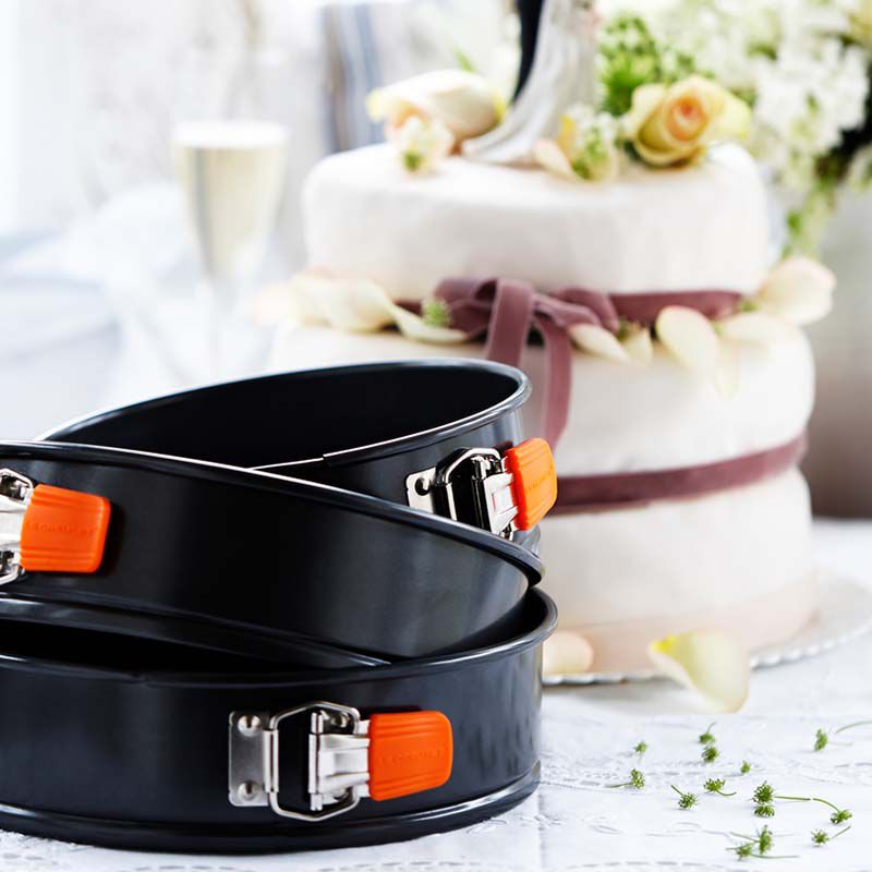 24cm Round Springform Pan - Le Creuset