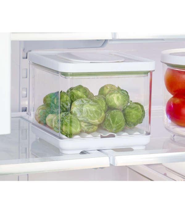 Storage with storage mat for square refrigerator