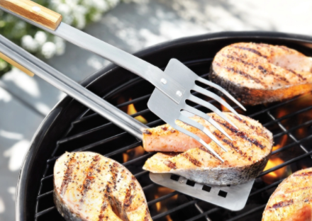 Pince spatule pour le barbecue